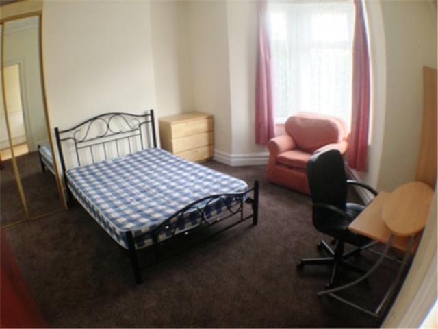  Image of 6 bedroom Terraced house to rent in Woodville Road Cathays Cardiff CF24 at Woodville Road, Cathays, Cardiff, CF24