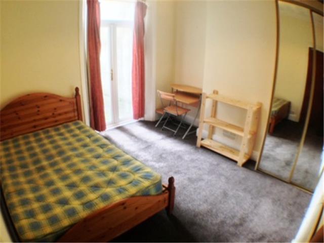  Image of 6 bedroom Terraced house to rent in Woodville Road Cathays Cardiff CF24 at Woodville Road, Cathays, Cardiff, CF24