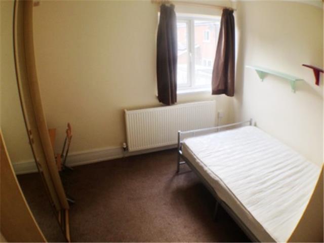  Image of 6 bedroom Terraced house to rent in Woodville Road Cathays Cardiff CF24 at Woodville Road, Cathays, Cardiff, CF24