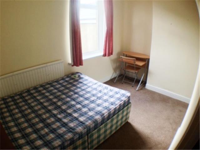  Image of 6 bedroom Terraced house to rent in Woodville Road Cathays Cardiff CF24 at Woodville Road, Cathays, Cardiff, CF24