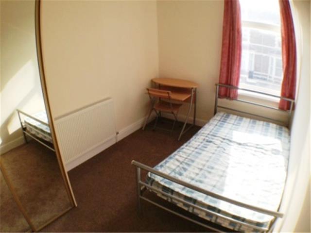  Image of 6 bedroom Terraced house to rent in Woodville Road Cathays Cardiff CF24 at Woodville Road, Cathays, Cardiff, CF24