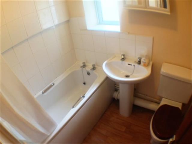  Image of 6 bedroom Terraced house to rent in Woodville Road Cathays Cardiff CF24 at Woodville Road, Cathays, Cardiff, CF24