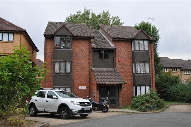  Image of Studio flat for sale in Godolphin Close London N13 at Godolphin Close, Palmers Green, London N13