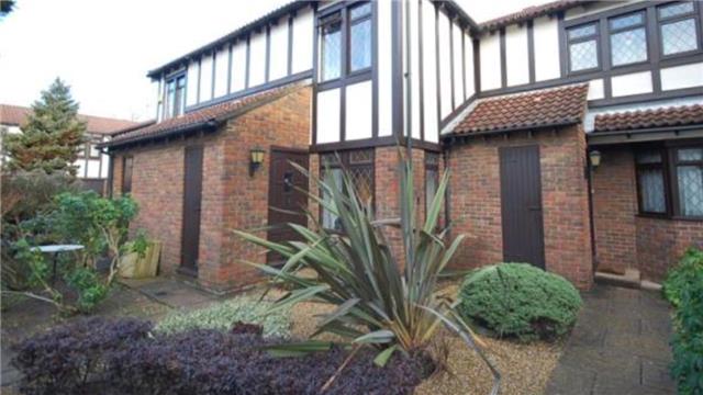 Image of 2 bedroom Mews to rent in St. Michaels Road Bournemouth BH2 at 5 Westcliff Mews, St Michaels Road