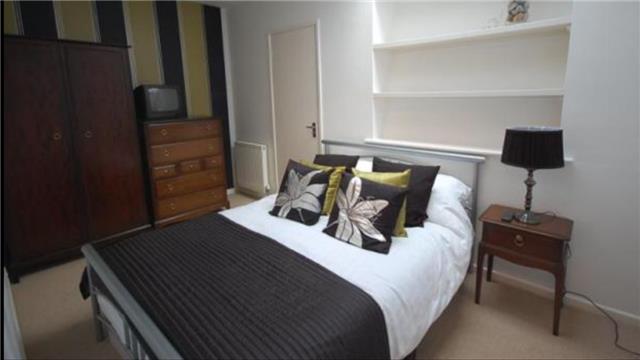  Image of 2 bedroom Mews to rent in St. Michaels Road Bournemouth BH2 at 5 Westcliff Mews, St Michaels Road