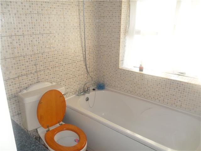  Image of 5 bedroom Semi-Detached house to rent in Basingstoke Road Reading RG2 at Basingstoke Road, Reading, RG2
