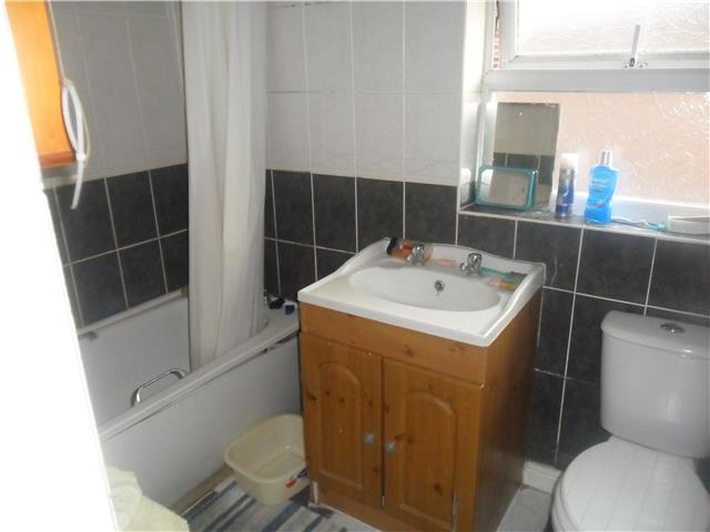  Image of 5 bedroom Semi-Detached house to rent in Basingstoke Road Reading RG2 at Basingstoke Road, Reading, RG2