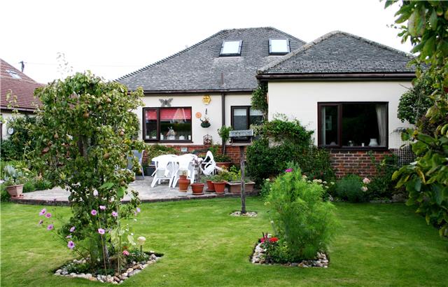  Image of 3 bedroom Bungalow for sale in River Way Christchurch BH23 at River Way, Christchurch, BH23