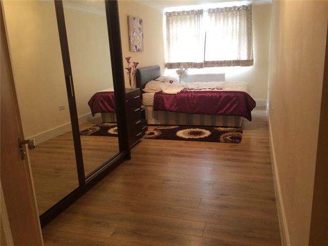  Image of 2 bedroom Apartment to rent in Nelson Street London E1 at Commercial Road