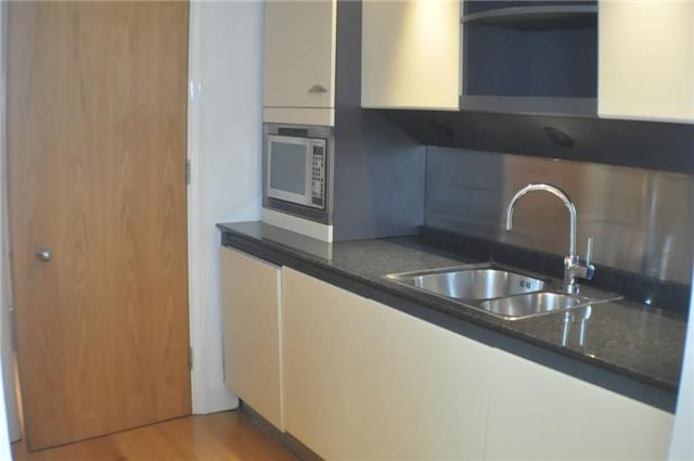  Image of 2 bedroom Flat to rent in Nelson Street London E1 at Westferry Circus
