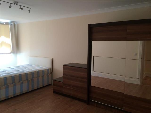  Image of Flat to rent in Nelson Street London E1 at 58