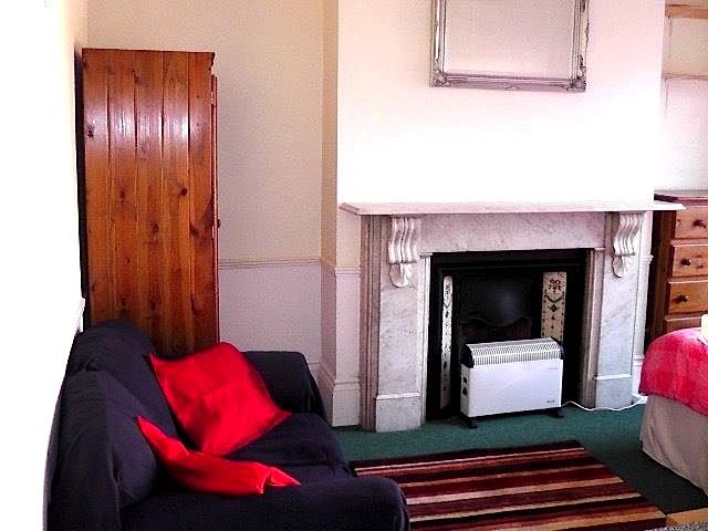  Image of Studio flat to rent in Castlebar Road London W5 at Castlebar road
