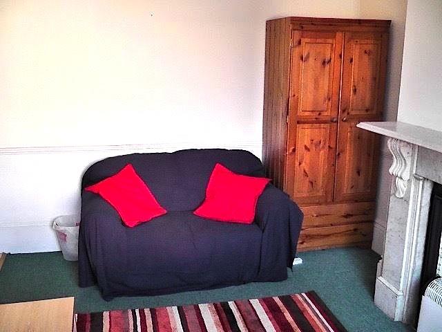 Image of Studio flat to rent in Castlebar Road London W5 at Castlebar road