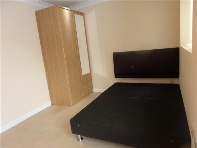  Image of Studio flat to rent in Clark Way Heston Hounslow TW5 at Clark waye