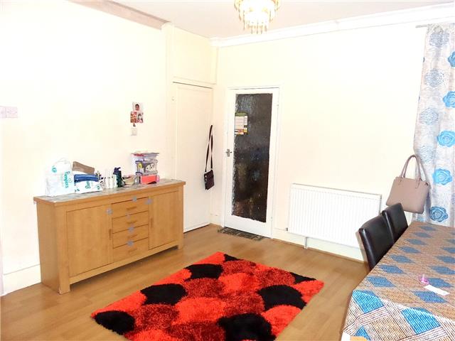  Image of 2 bedroom Houses to rent in Livingstone Road Hounslow TW3 at Living stone road