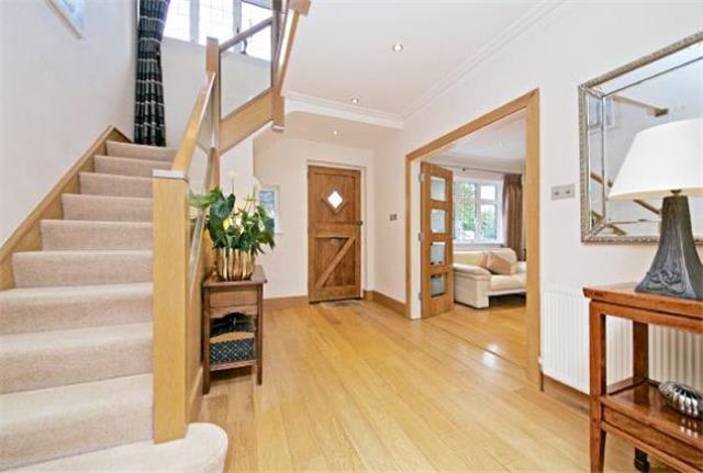  Image of 4 bedroom Detached house to rent in St. Thomas Drive Pinner HA5 at St. Thomas Drive, Pinner, HA5