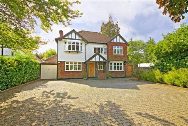  Image of 4 bedroom Detached house to rent in St. Thomas Drive Pinner HA5 at St. Thomas Drive, Pinner, HA5