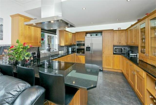  Image of 4 bedroom Detached house to rent in St. Thomas Drive Pinner HA5 at St. Thomas Drive, Pinner, HA5