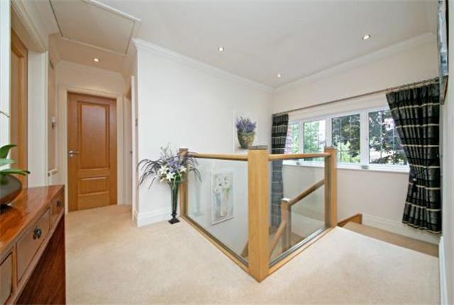  Image of 4 bedroom Detached house to rent in St. Thomas Drive Pinner HA5 at St. Thomas Drive, Pinner, HA5