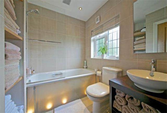  Image of 4 bedroom Detached house to rent in St. Thomas Drive Pinner HA5 at St. Thomas Drive, Pinner, HA5