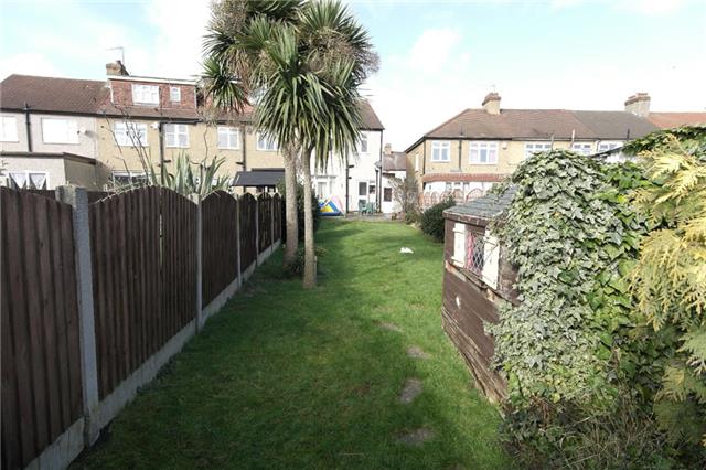  Image of 3 bedroom End of Terrace for sale in Rose Glen Romford RM7 at Rose Glen, Romford, RM7