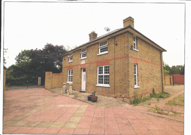  Image of 5 bedroom House Share to rent in Birch Green Staines TW18 at Birch Green, Staines, TW18