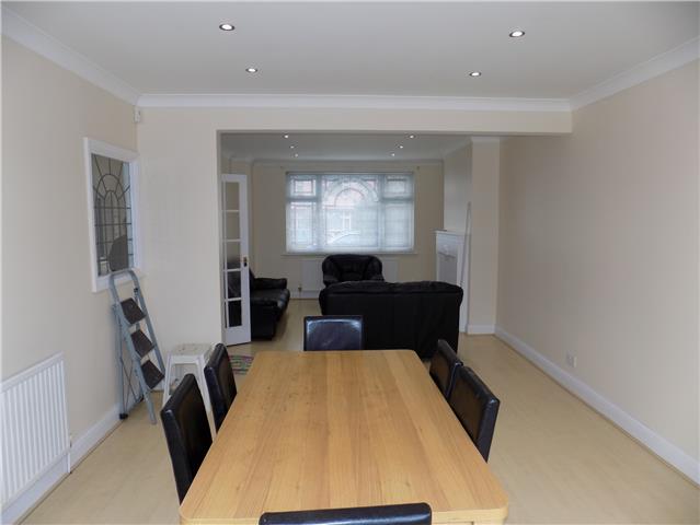  Image of 3 bedroom Houses to rent in The Fairway Wembley HA0 at The Fairway, Wembley, HA0