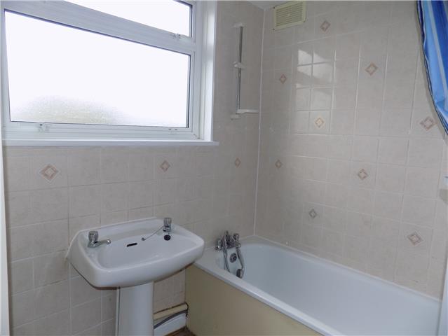  Image of 3 bedroom Houses to rent in The Fairway Wembley HA0 at The Fairway, Wembley, HA0