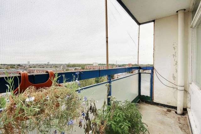  Image of 1 bedroom Flat for sale in Daubeney Road London E5 at 172 Daubeney Road  London, E5 0EN