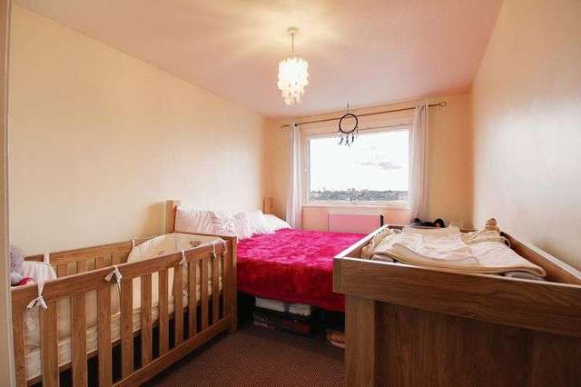  Image of 1 bedroom Flat for sale in Daubeney Road London E5 at 172 Daubeney Road  London, E5 0EN