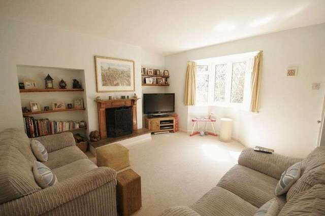  Image of 3 bedroom Detached house to rent in Tilford Road Churt Farnham GU10 at Tilford Road Churt Farnham, GU10 2LN