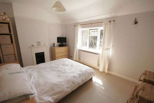  Image of 3 bedroom Detached house to rent in Tilford Road Churt Farnham GU10 at Tilford Road Churt Farnham, GU10 2LN
