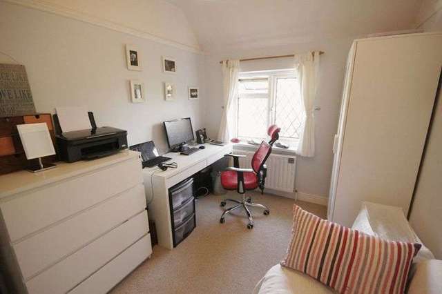  Image of 3 bedroom Detached house to rent in Tilford Road Churt Farnham GU10 at Tilford Road Churt Farnham, GU10 2LN