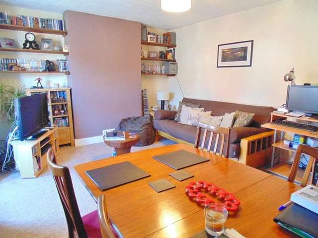  Image of 1 bedroom Flat for sale in Testwood Road Southampton SO15 at Freemantle  Southampton, SO15 8RN