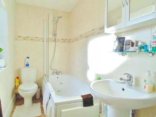  Image of 1 bedroom Flat for sale in Testwood Road Southampton SO15 at Freemantle  Southampton, SO15 8RN