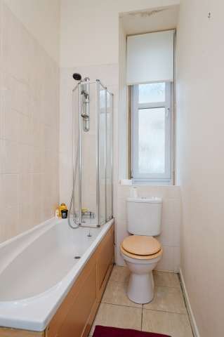  Image of 3 bedroom Flat for sale in Albert Avenue Glasgow G42 at Glasgow, G42 8RA