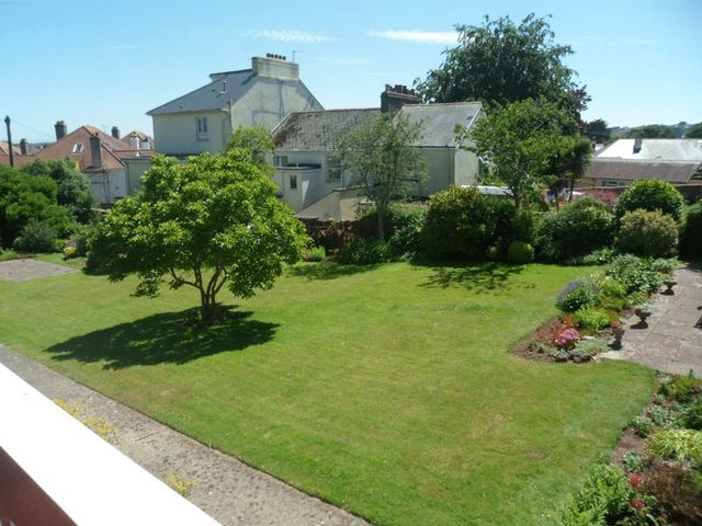  Image of 2 bedroom Flat to rent in Mead Close Paignton TQ3 at Mead Close  Paignton, TQ3 2PS