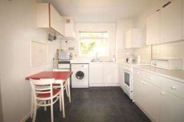  Image of 2 bedroom Flat for sale in Clifton Road Southbourne Bournemouth BH6 at 9 Clifton Road Bournemouth Wick, BH6 3NZ