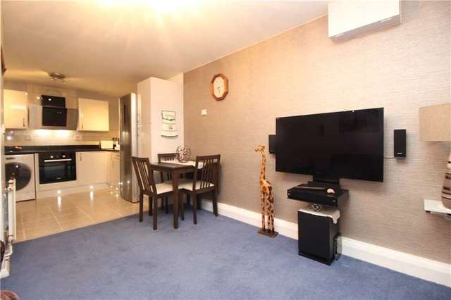  Image of 1 bedroom Apartment for sale in Grove Road Woking GU21 at Grove Road Woking Horsell, GU21 5JB