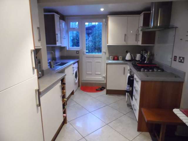  Image of 3 bedroom Semi-Detached house to rent in Alderleys Benfleet SS7 at Alderleys Thundersley Benfleet, SS7 3QZ