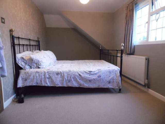  Image of 3 bedroom Semi-Detached house to rent in Alderleys Benfleet SS7 at Alderleys Thundersley Benfleet, SS7 3QZ