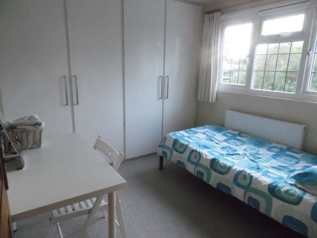 Image of 3 bedroom Semi-Detached house to rent in Alderleys Benfleet SS7 at Alderleys Thundersley Benfleet, SS7 3QZ