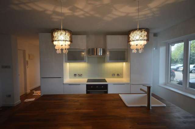  Image of 2 bedroom Apartment to rent in Amsterdam Road London E14 at Amsterdam Road Canary Wharf London, E14 3UX