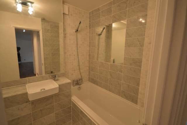  Image of 2 bedroom Apartment to rent in Amsterdam Road London E14 at Amsterdam Road Canary Wharf London, E14 3UX