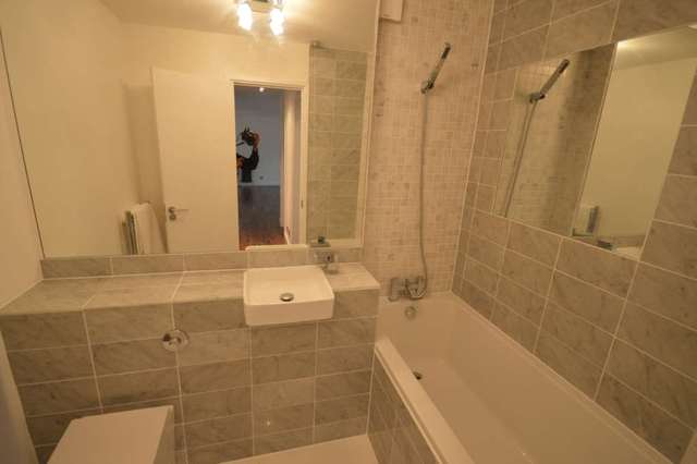  Image of 2 bedroom Apartment to rent in Amsterdam Road London E14 at Amsterdam Road Canary Wharf London, E14 3UX