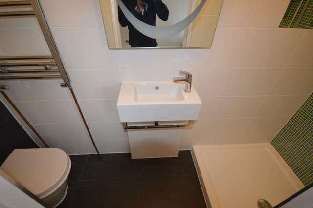  Image of 2 bedroom Apartment to rent in Amsterdam Road London E14 at Amsterdam Road Canary Wharf London, E14 3UX
