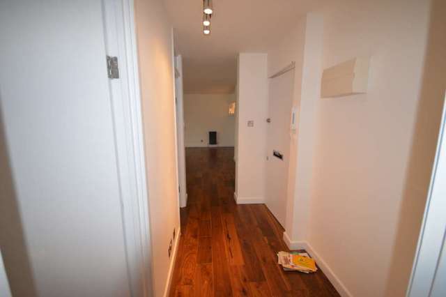  Image of 2 bedroom Apartment to rent in Amsterdam Road London E14 at Amsterdam Road Canary Wharf London, E14 3UX