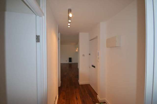  Image of 2 bedroom Apartment to rent in Amsterdam Road London E14 at Amsterdam Road Canary Wharf London, E14 3UX