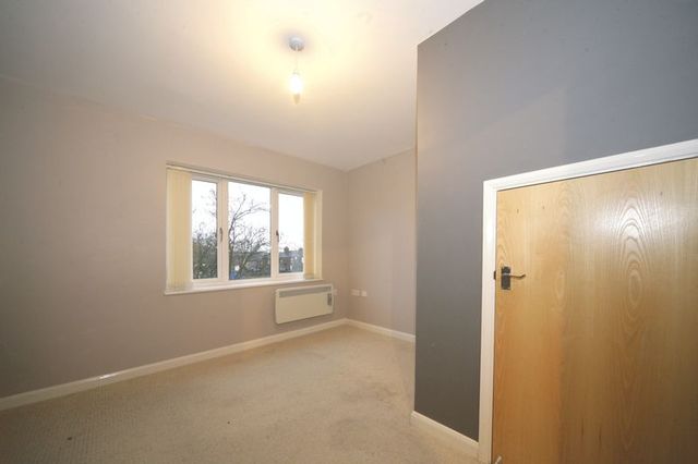  Image of 3 bedroom Flat to rent in Birches Rise Birches Head Stoke-on-Trent ST1 at Birches Rise  Stoke-On-Trent, ST1 2JN