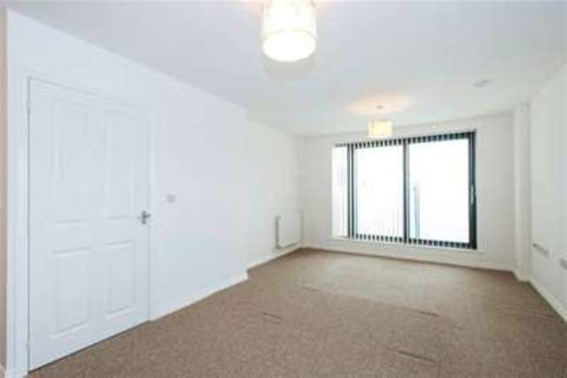  Image of 2 bedroom Flat to rent in The Parade Tukes Avenue Gosport PO13 at Gosport, PO13 8NR